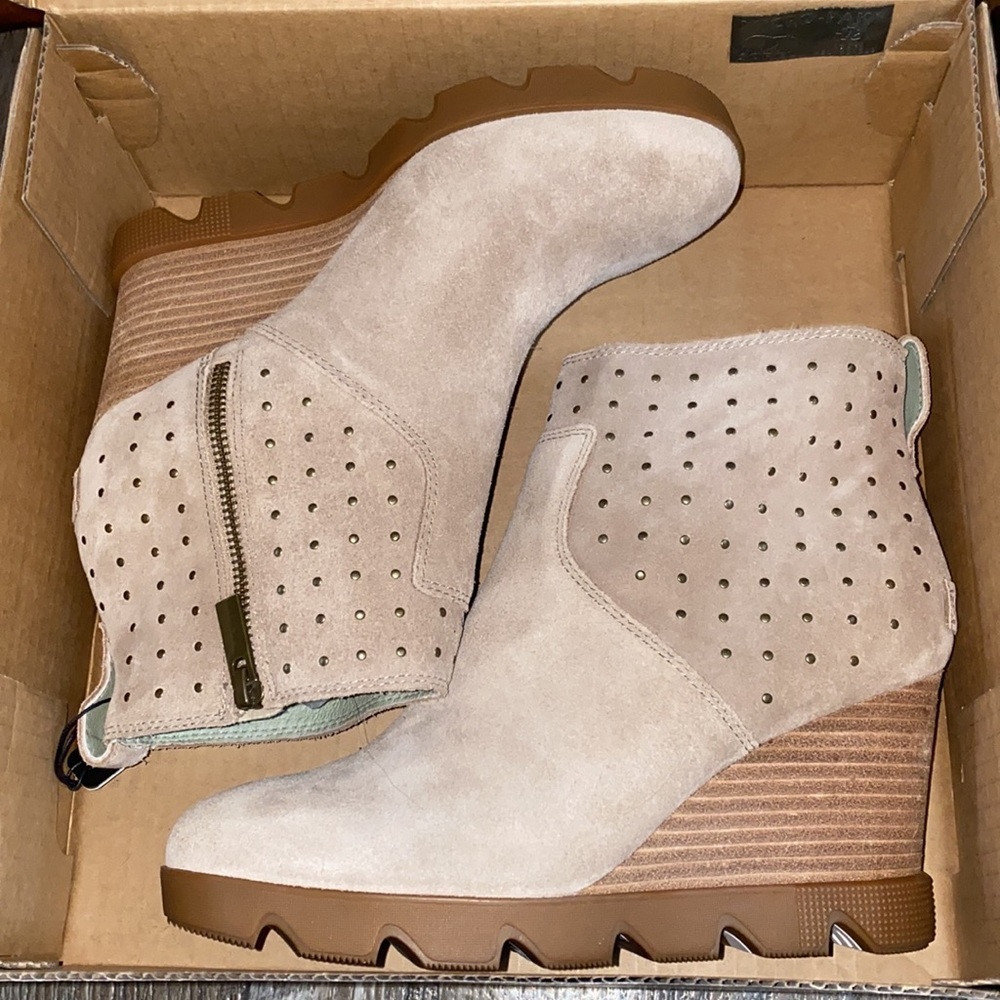 Sorel Joan Uptown bootie stud sandy tan NWT 9 M - Picture 2 of 6